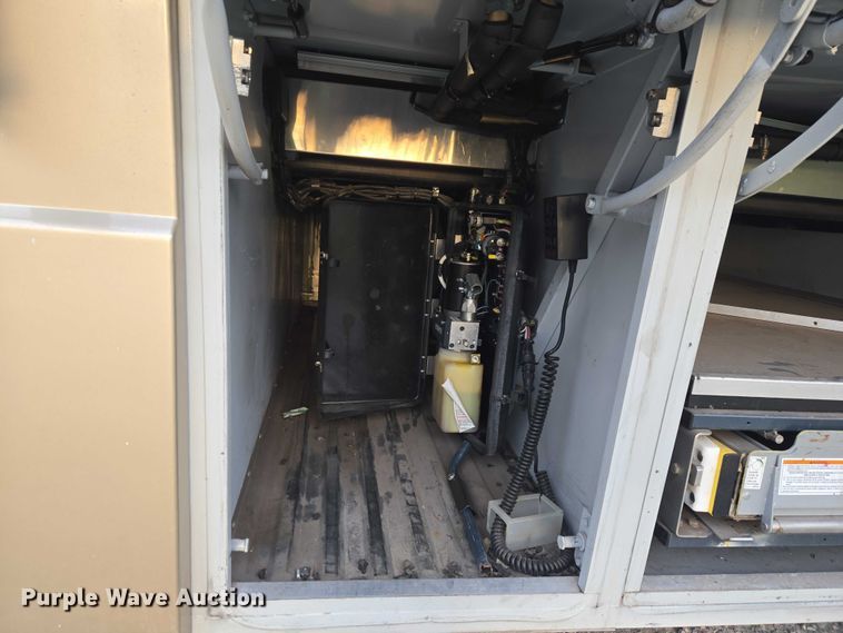 image for item ET5011 2009 Blue Bird CoachWorks coach bus