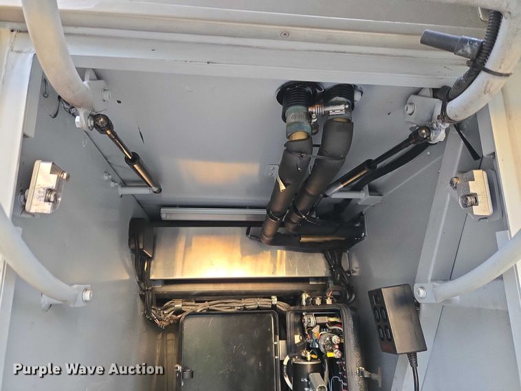 image for item ET5011 2009 Blue Bird CoachWorks coach bus