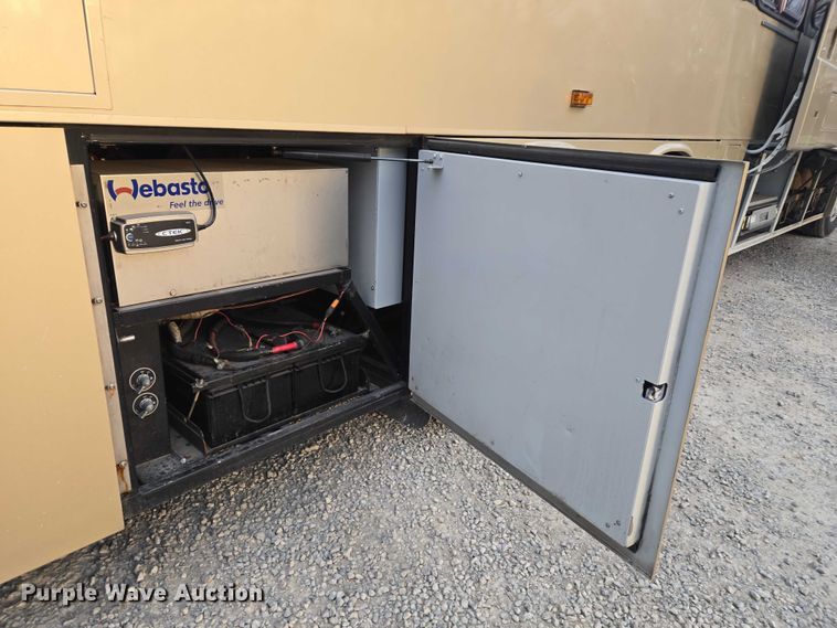 image for item ET5011 2009 Blue Bird CoachWorks coach bus