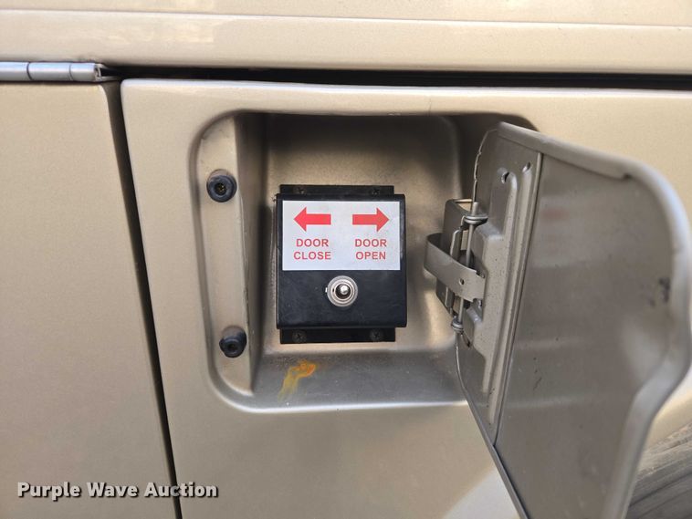 image for item ET5011 2009 Blue Bird CoachWorks coach bus