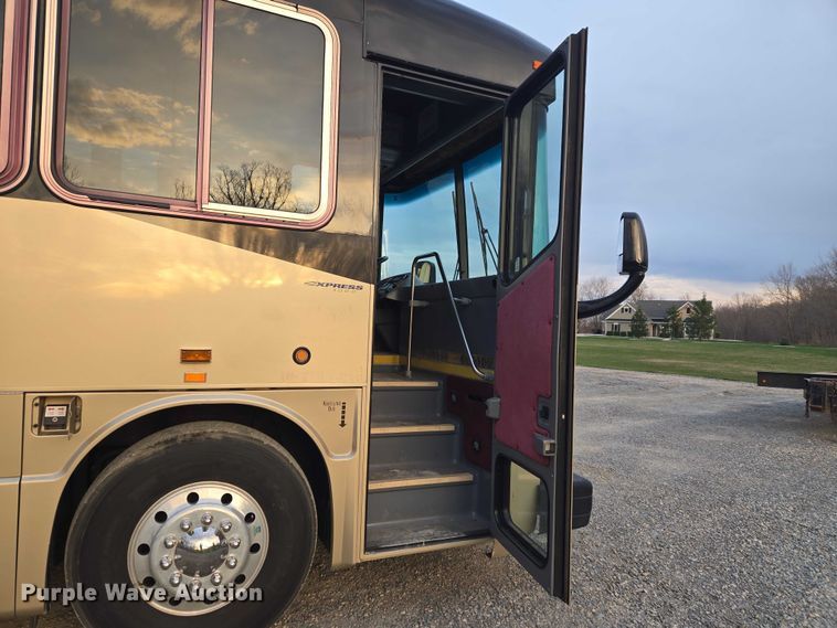 image for item ET5011 2009 Blue Bird CoachWorks coach bus