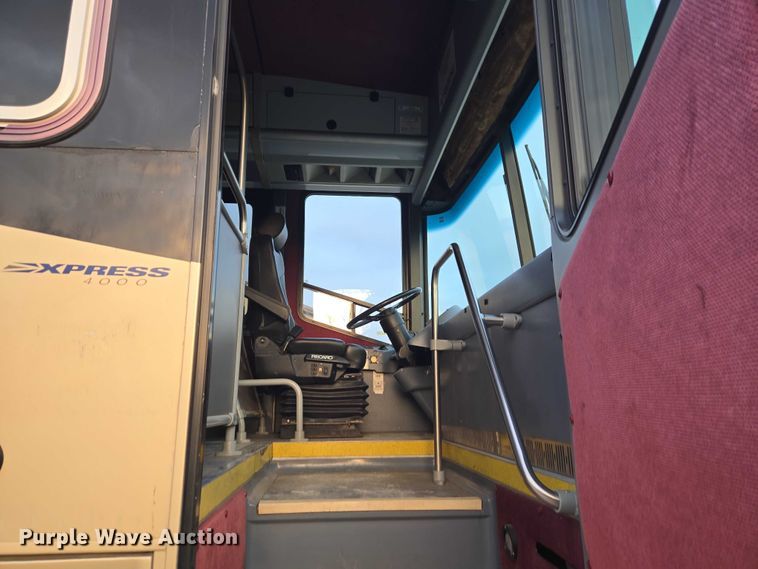 image for item ET5011 2009 Blue Bird CoachWorks coach bus