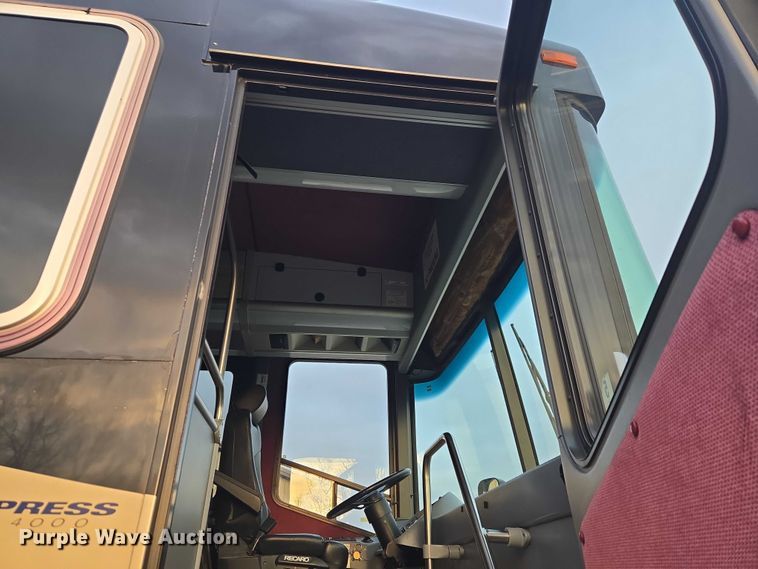 image for item ET5011 2009 Blue Bird CoachWorks coach bus