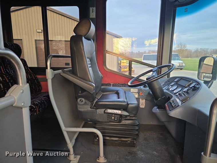 image for item ET5011 2009 Blue Bird CoachWorks coach bus