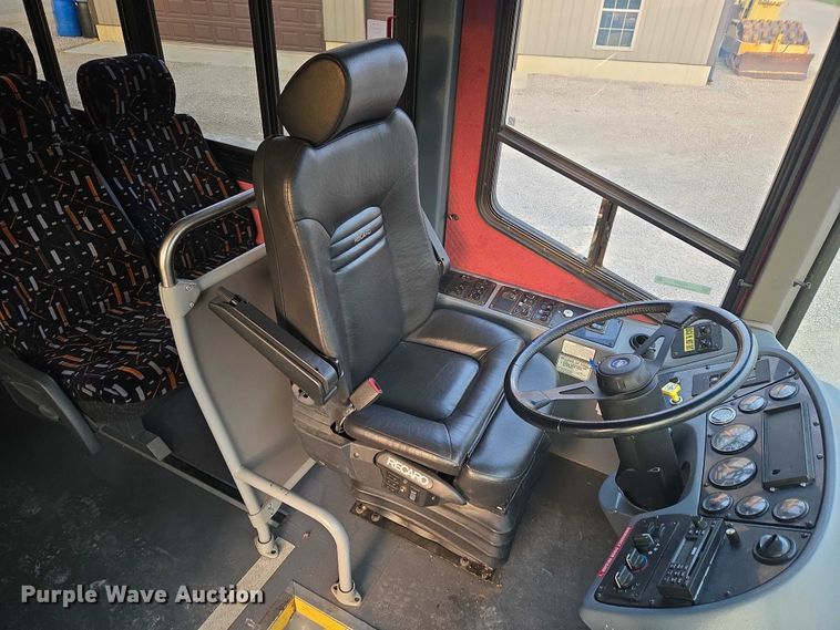 image for item ET5011 2009 Blue Bird CoachWorks coach bus