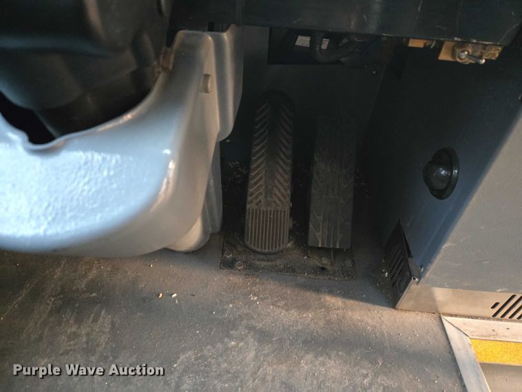 image for item ET5011 2009 Blue Bird CoachWorks coach bus