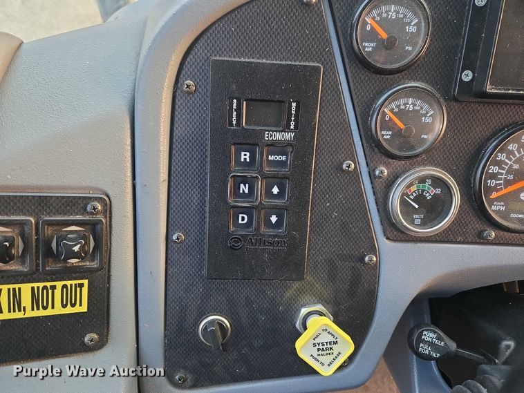 image for item ET5011 2009 Blue Bird CoachWorks coach bus