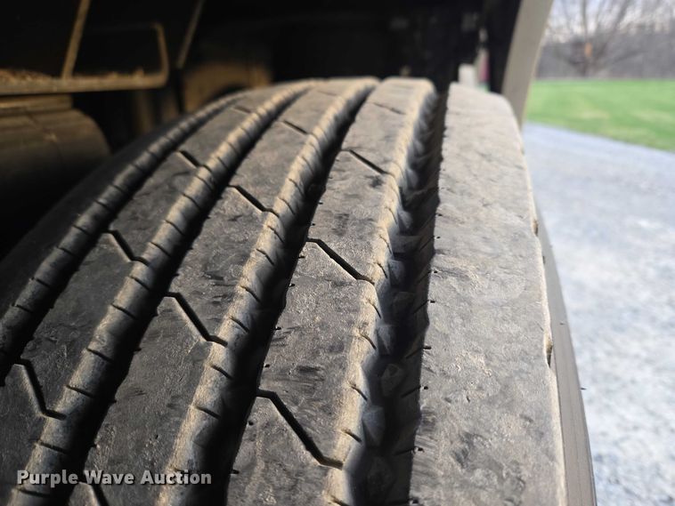 image for item ET5011 2009 Blue Bird CoachWorks coach bus