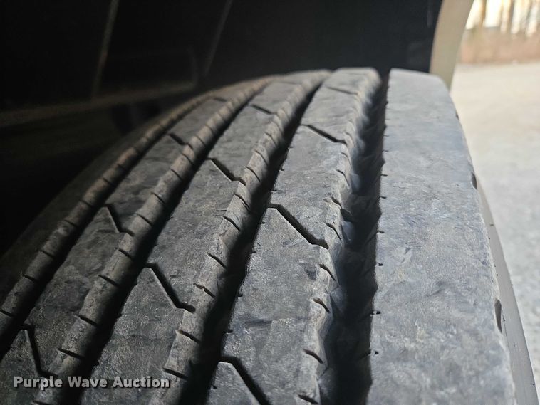 image for item ET5011 2009 Blue Bird CoachWorks coach bus