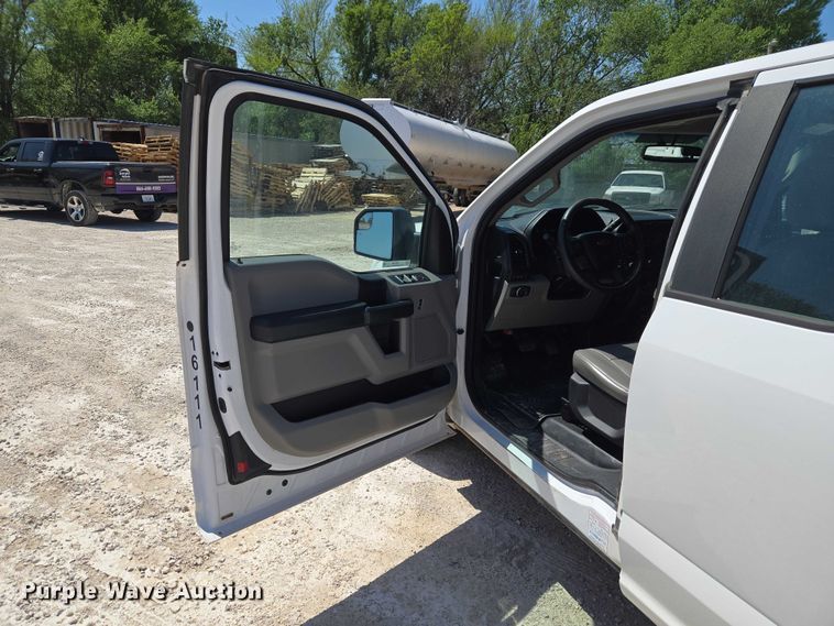 image for item ET5186 2016 Ford F150 Ext. Cab pickup truck