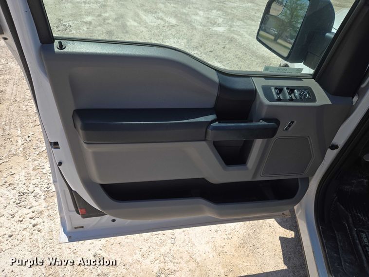 image for item ET5186 2016 Ford F150 Ext. Cab pickup truck