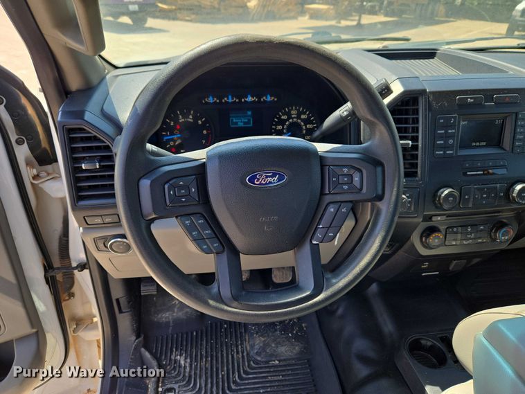 image for item ET5186 2016 Ford F150 Ext. Cab pickup truck