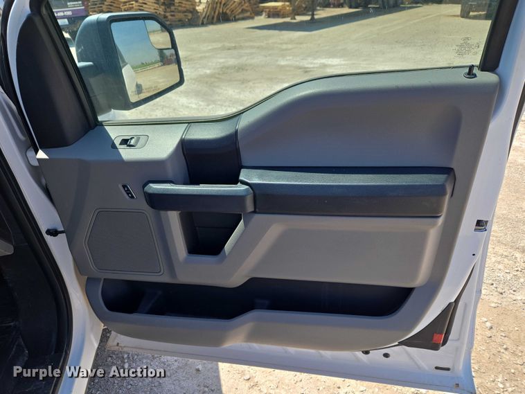 image for item ET5186 2016 Ford F150 Ext. Cab pickup truck