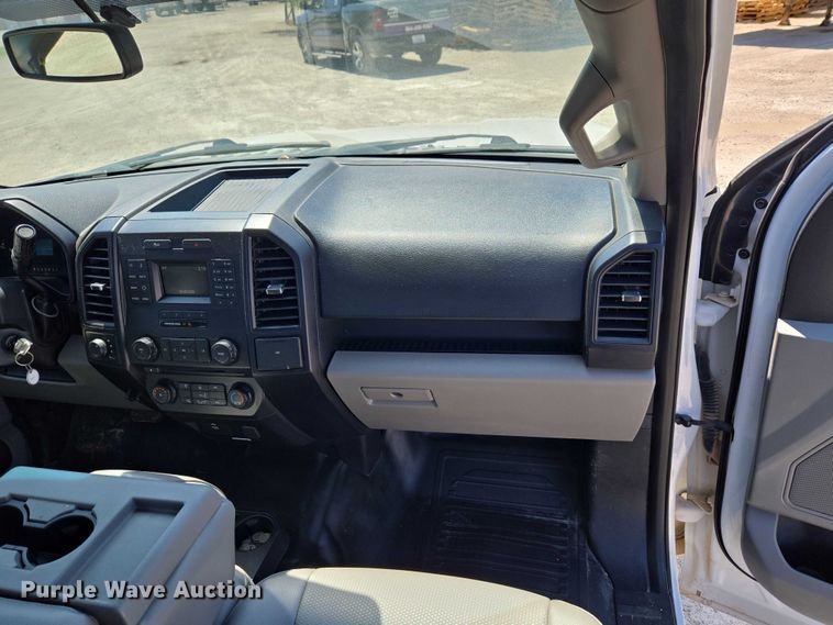 image for item ET5186 2016 Ford F150 Ext. Cab pickup truck