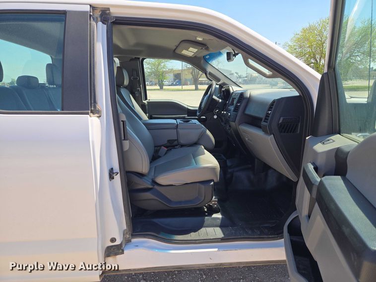 image for item ET5186 2016 Ford F150 Ext. Cab pickup truck