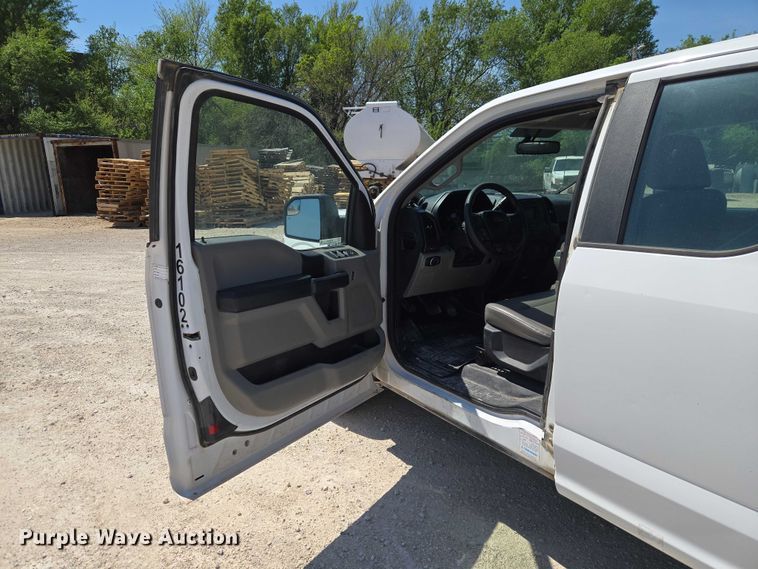 image for item ET5188 2016 Ford F150 Ext. Cab pickup truck