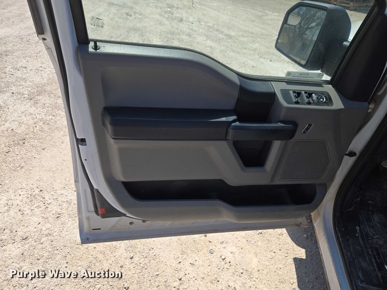 image for item ET5188 2016 Ford F150 Ext. Cab pickup truck