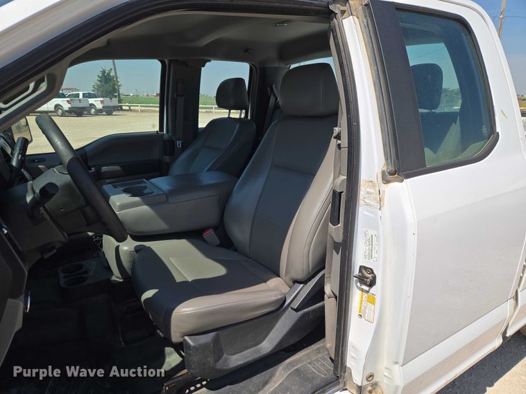 image for item ET5188 2016 Ford F150 Ext. Cab pickup truck