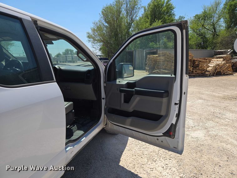 image for item ET5188 2016 Ford F150 Ext. Cab pickup truck