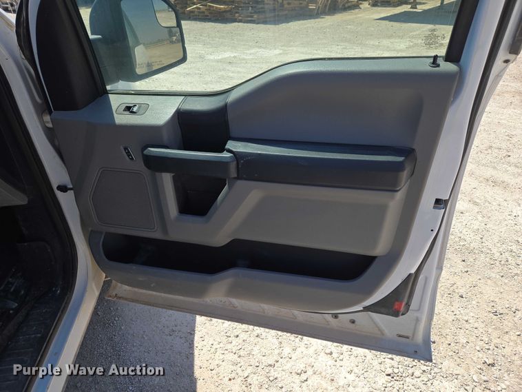 image for item ET5188 2016 Ford F150 Ext. Cab pickup truck