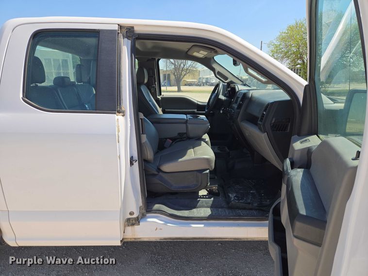 image for item ET5188 2016 Ford F150 Ext. Cab pickup truck