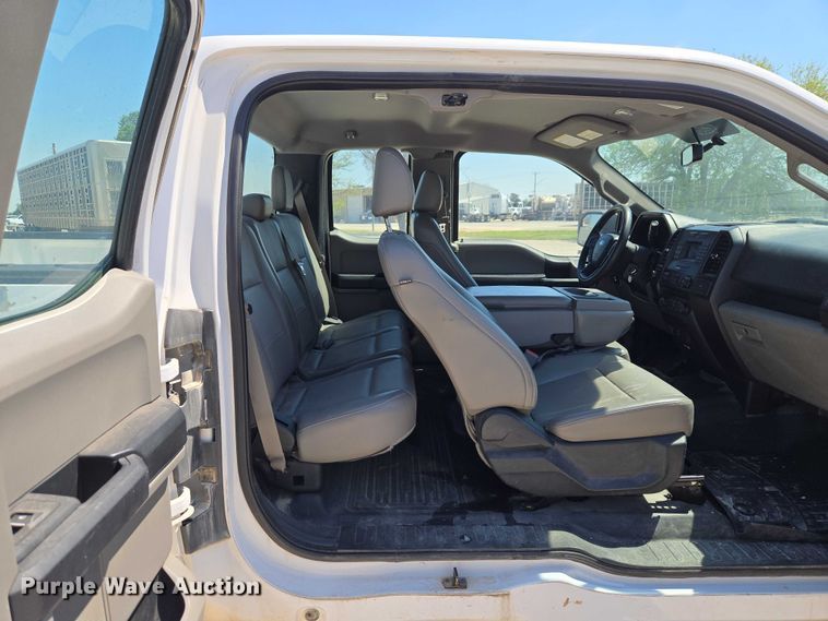 image for item ET5188 2016 Ford F150 Ext. Cab pickup truck