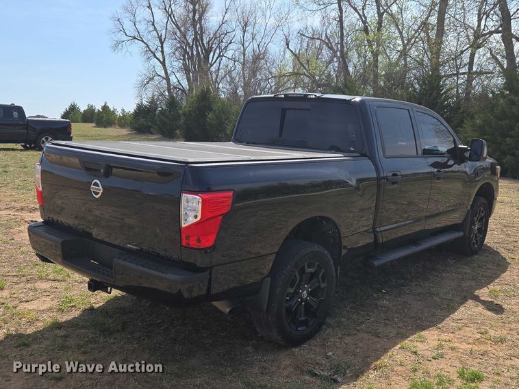 image for item ET5230 2018 Nissan Titan XD Crew Cab pickup truck