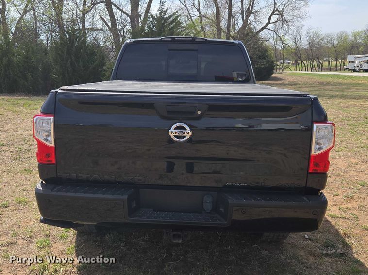 image for item ET5230 2018 Nissan Titan XD Crew Cab pickup truck