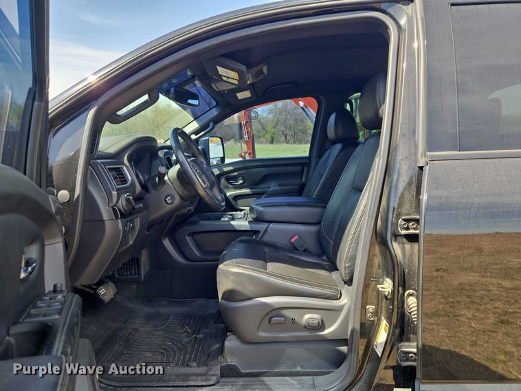 image for item ET5230 2018 Nissan Titan XD Crew Cab pickup truck