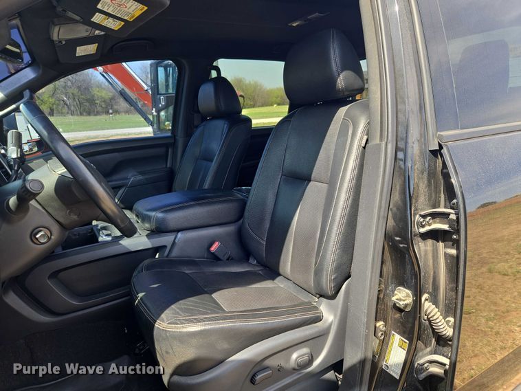 image for item ET5230 2018 Nissan Titan XD Crew Cab pickup truck