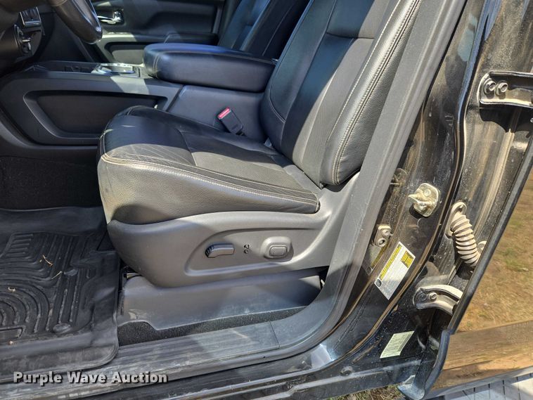 image for item ET5230 2018 Nissan Titan XD Crew Cab pickup truck