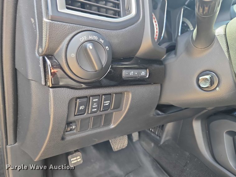 image for item ET5230 2018 Nissan Titan XD Crew Cab pickup truck