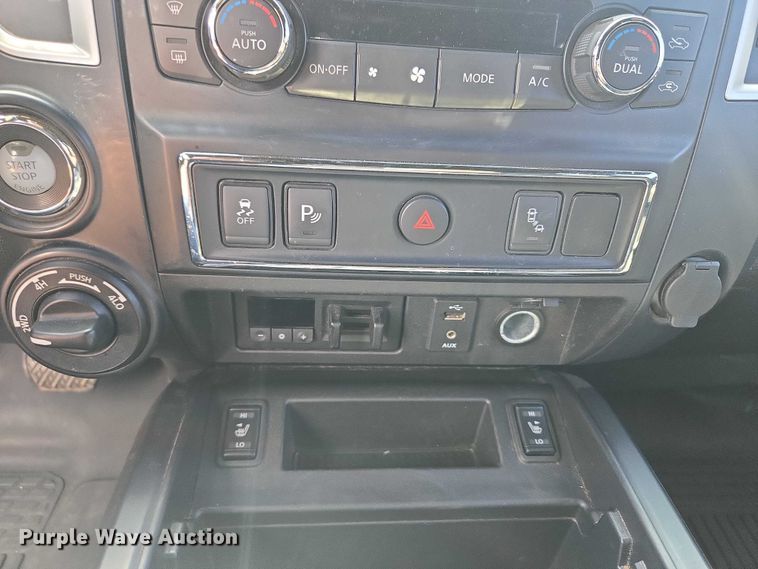 image for item ET5230 2018 Nissan Titan XD Crew Cab pickup truck