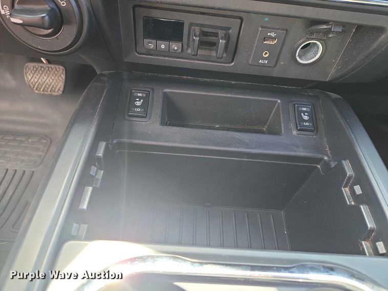 image for item ET5230 2018 Nissan Titan XD Crew Cab pickup truck