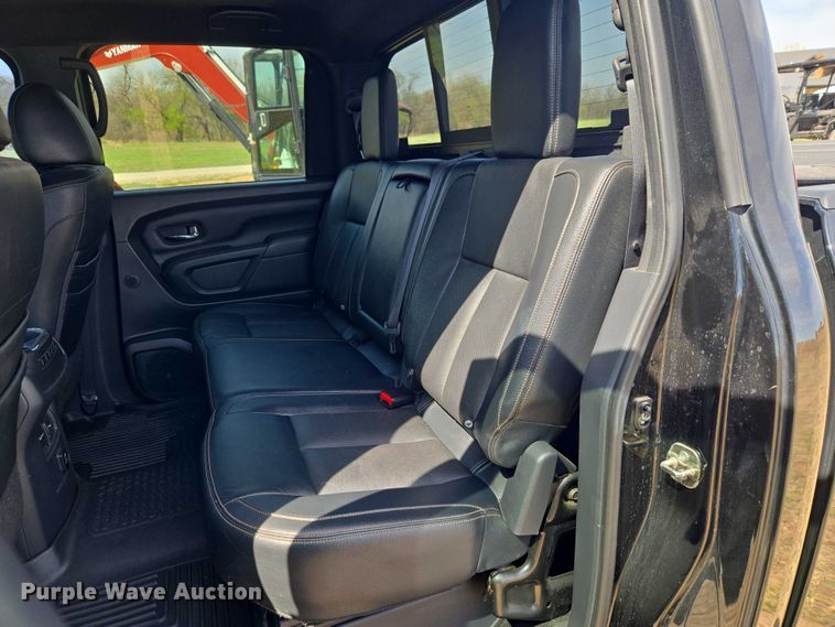 image for item ET5230 2018 Nissan Titan XD Crew Cab pickup truck