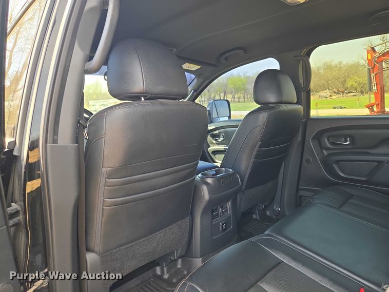 image for item ET5230 2018 Nissan Titan XD Crew Cab pickup truck