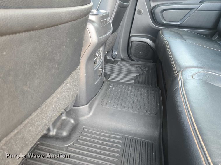 image for item ET5230 2018 Nissan Titan XD Crew Cab pickup truck