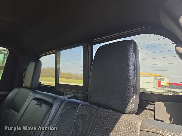 image for item ET5230 2018 Nissan Titan XD Crew Cab pickup truck