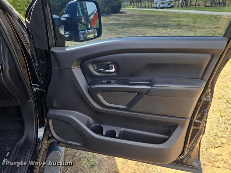 image for item ET5230 2018 Nissan Titan XD Crew Cab pickup truck