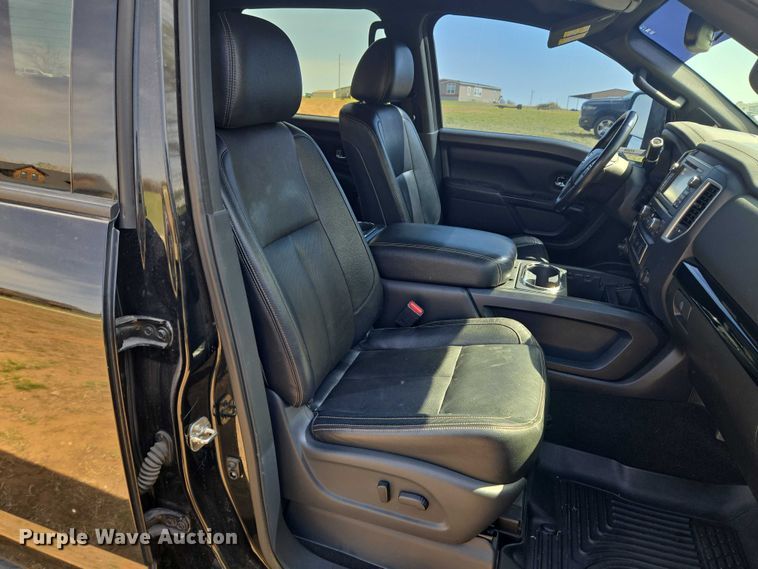 image for item ET5230 2018 Nissan Titan XD Crew Cab pickup truck