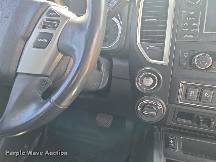 image for item ET5230 2018 Nissan Titan XD Crew Cab pickup truck