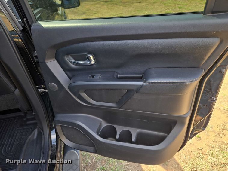image for item ET5230 2018 Nissan Titan XD Crew Cab pickup truck