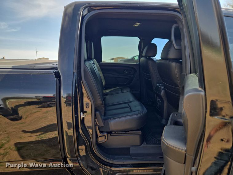 image for item ET5230 2018 Nissan Titan XD Crew Cab pickup truck