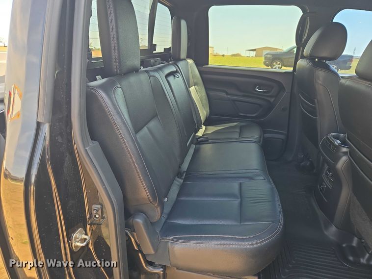 image for item ET5230 2018 Nissan Titan XD Crew Cab pickup truck