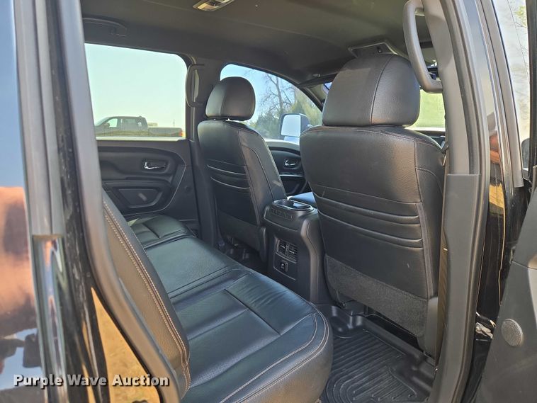 image for item ET5230 2018 Nissan Titan XD Crew Cab pickup truck