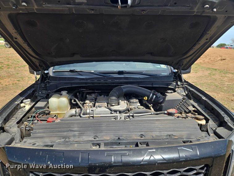 image for item ET5230 2018 Nissan Titan XD Crew Cab pickup truck