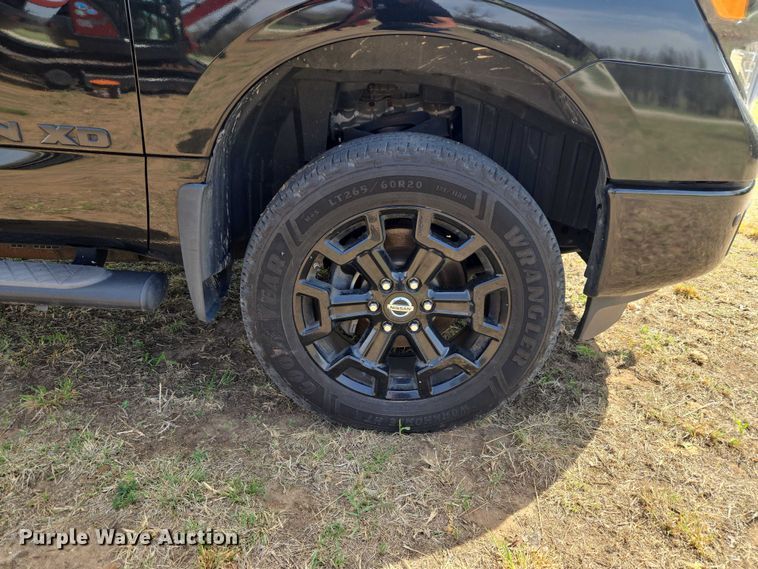 image for item ET5230 2018 Nissan Titan XD Crew Cab pickup truck