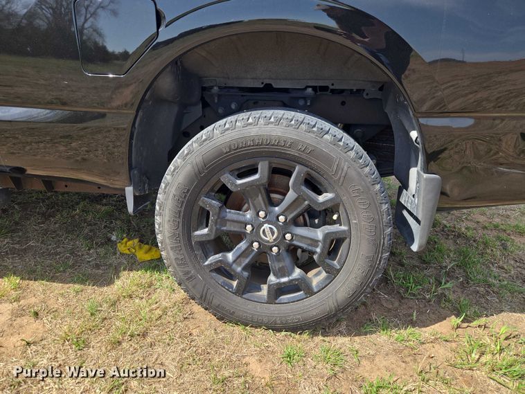 image for item ET5230 2018 Nissan Titan XD Crew Cab pickup truck