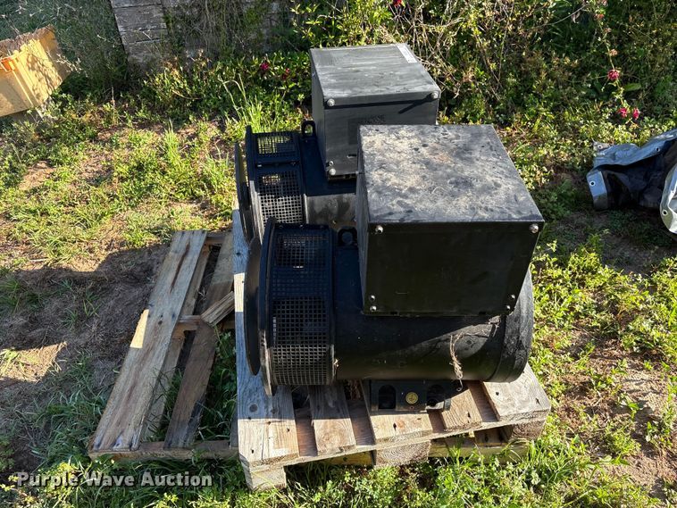 image for item EU0534 (2) Mecc Alte Spa ECO32-2S/4 generator Ends