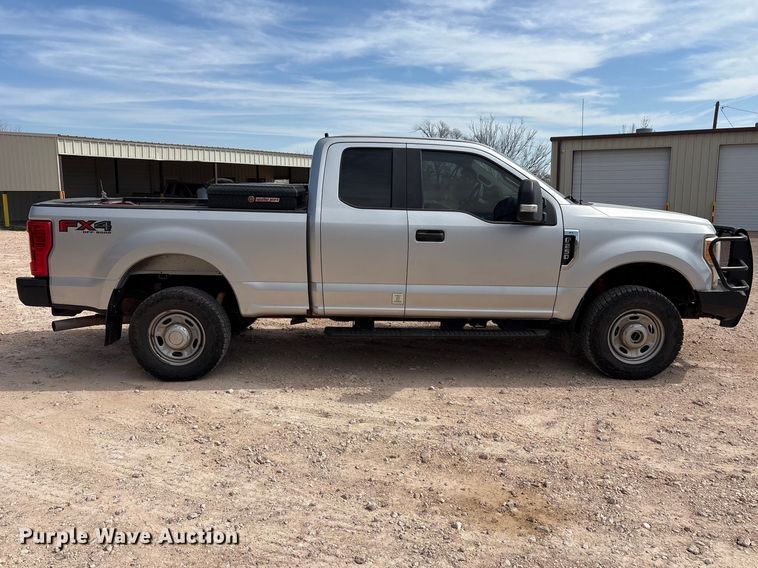 image for item EU4959 2017 Ford F250 Super Duty Ext. Cab pickup truck
